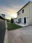 Villa Sous l'Olivier de Provence. Modern, family-friendly, and close to Avignon.