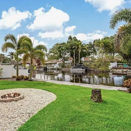 Lakehouse Living w/ Firepit and Boat Dock to relax and Enjoy the Sunset
