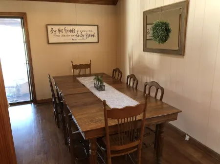 North Keowee Family Lake House on Private Cove With Dock / 5 MIN FROM JOCASSEE