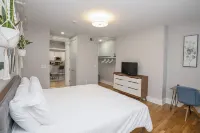 Secluded & Spacious 1BR Condo – Central in OTR