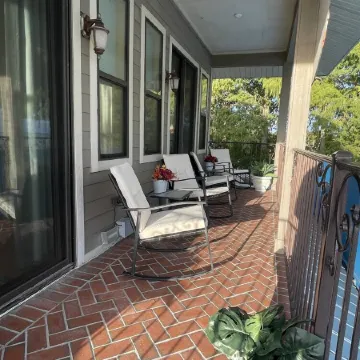 Kalua Lake Loft ! 1 Bedroom - 1.5 Bath Overlooking Lake Dora