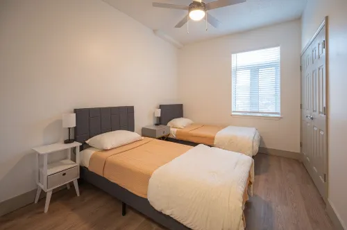 Stylish quarters in the heart of Uptown near stadiums, parks, & offices.