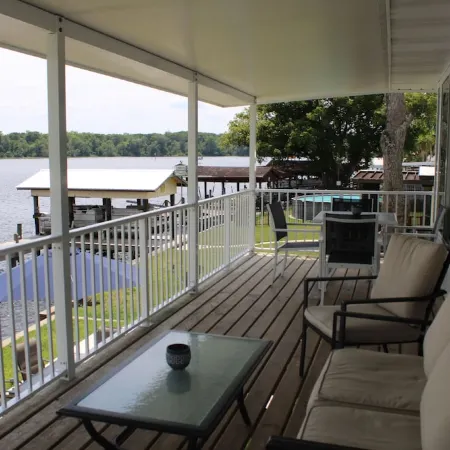 Riverfront Retreat-Private Dock; Fishing, Boating & Peaceful Getaway in Welaka