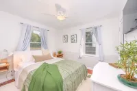 Kingwood Cottage, a beautiful 2-bedroom cottage across from Kingwood