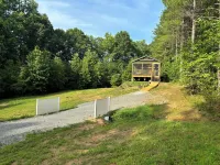 Falcons Nest cabin with AC and WiFi in enchanting Calhoun TN
