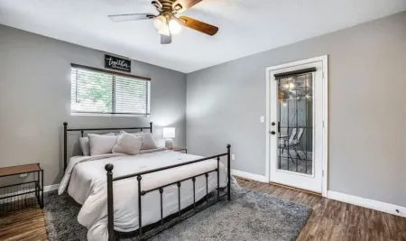 Caribou Cabin Outdoor Deck w Firepit Table & TV