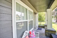 CDA home walking distance to beaches, parks, library and downtown boutiques