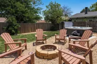 Modern, Luxury, Centrally-Located Home with Hot Tub, Sauna, Gym. Pet-Friendly. - Gym