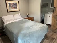 Country Cabin on Pond Hosted by Randy and Max Hotels in Abbeville County