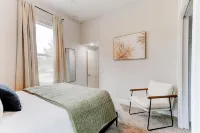 Wine Country Victorian - Two Kitchens - Walk to Town & Wineries Champoeg State Heritage Park附近的飯店