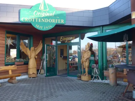 Cable car, lift, slopes, ski schools are within walking distance. Family friendly Отели рядом с достопримечательностью «Фихтельберг»