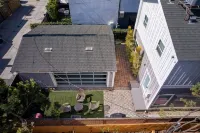 Prime Venice!! Brand New Private Home Near it All!