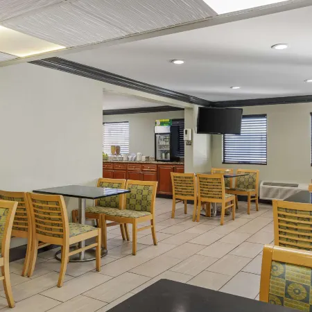 Quality Inn & Suites Morrow Atlanta South