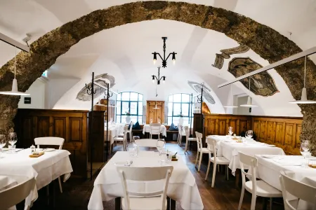 ArtHotel Blaue Gans Отели рядом с достопримечательностью «Ноннбергское аббатство»