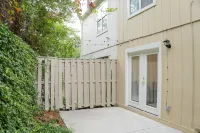 Beautiful 2 Bedroom Townhouse in Marietta