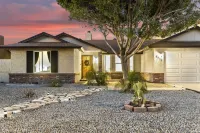 EUPHORIA IN PEORIA! Heated Pool, Prime Location & Good Vibes! 5 Mins to Westgate