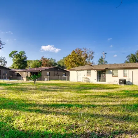Cozy 3/2 in Orange Park, Pet Friendly.