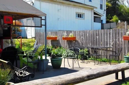 Overwater Eco Cottage on Vashon Island Отели рядом с достопримечательностью «Lavender Hills Farm»