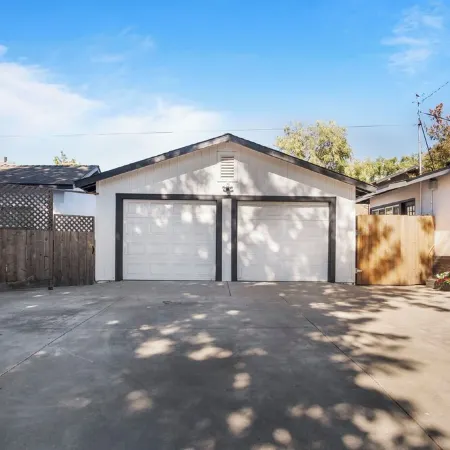Lavish Living Retreat - Modesto, CA