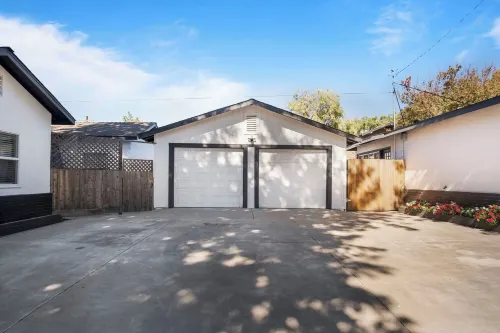 Lavish Living Retreat - Modesto, CA