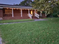 3 bed 2 bath Home 11 miles from Atlantic Ocean Hotels in Carteret County