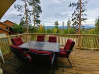 Beautiful Mountain views, 5 ski areas, Nat'l forest hiking, biking, lakes.