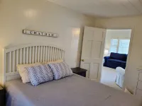 Spacious, private cottage just a few minutes walk to Ridgevale Beach! - 3-نجوم