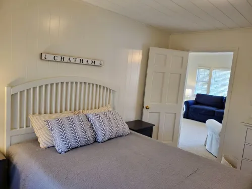 Spacious, private cottage just a few minutes walk to Ridgevale Beach!