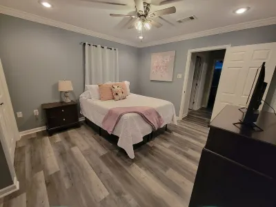 2bed/2bath Cottage in Downtown Houma. 30+ day stays welcome.