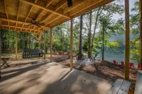 Beautiful river cabin in the heart of the Tennessee River Gorge.