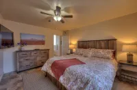 Family Friendly, 2 King Beds, Main Flr Mstr, Great Views, Pool-seasonal & Spa.