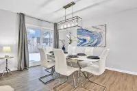 ❖Driveway❖15min → DT❖Family-Friendly❖Yard+Patios❖Corner Lot❖Reserved Parking❖