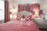 Mermaid Cottage Priv Heated Pool!  4th Night Free September and October!