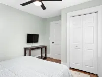 Spacious 1 Bedroom Apt! Pet friendly with Private fenced in back yard and deck!