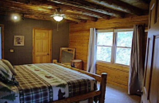 Comfy, Family Friendly, Cabin - Hot Tub, Fishing, Hiking, Wildlife Great Views!