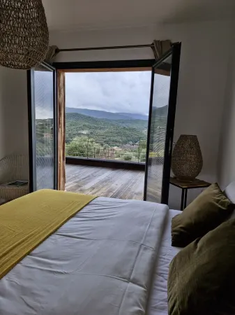 Villa Standing Plein Sud, Piscine Miroir, à 2 Minutes des Plus Belles Plages Отели в г. Альбитречча