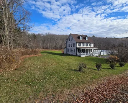 Abigail's Country House. 2 minutes To Skiing. Swimming, Hiking very close by. 亨特酒店