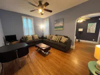 Cozy Downtown Condo(Dog Friendly) 3.5 Blocks to Beach.1 block to Washington Mall