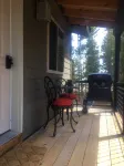 Western themed Cabin in Quiet neighborhood - 1 mile to Yellowstone Park! - balcony