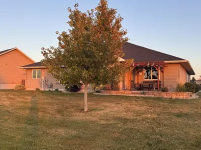 Cozy 2 br Home - Fireplace, Man Cave, Office, & Heated Garage Spaces Hotels near Watertown Dog Park