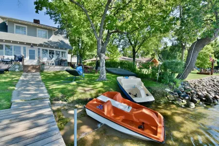 Classic Lk Le Homme Dieu Cottage! Level sand beach!