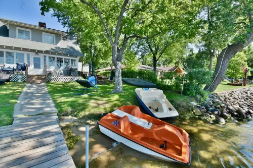 Classic Lk Le Homme Dieu Cottage! Level sand beach!
