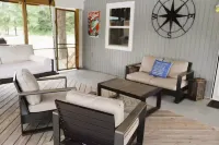 The BaitHouse - Charming Cabin