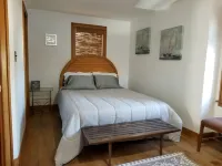 Cute Cape on Keuka Lake with Boat Launch Prime Location