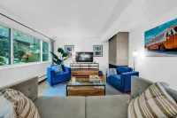 Mill Valley Apartment: Walking Distance to DT