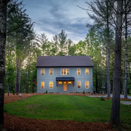 Lake James Country-style House - Deep Cove, Pool, Screen Porch, Kayaks & SUP!