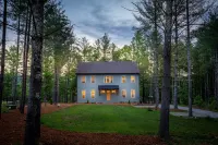 Lake James Country-style House - Deep Cove, Pool, Screen Porch, Kayaks & SUP!