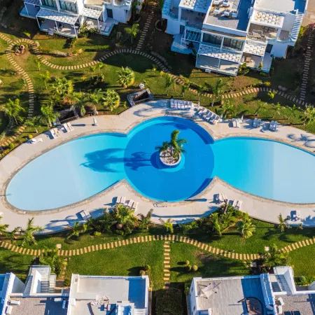 C2-3 the Resort Apartment with Pool View