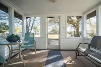 Charming 2-bedroom house with huge yard and firepit in Eagle Lake