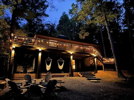 CasaSOL! Unique, Trendy & Stylish Cabana w/ Fireplace, Skylight & Deck at Bryce